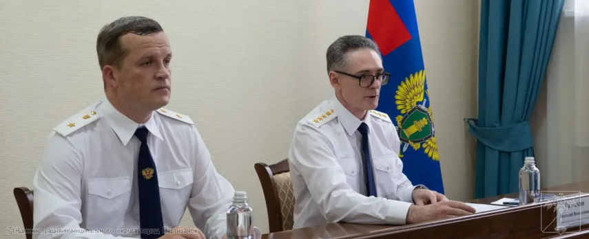 Первый заместитель Генерального прокурора Российской Федерации Анатолий Разинкин представил Амурского бассейнового природоохранного прокурора Антона Давыдова Первый заместитель Генерального прокурора Российской Федерации Анатолий Разинкин представил Амурского бассейнового природоохранного прокурора Антона Давыдова