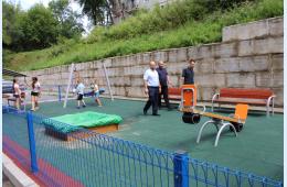 16.08.2023 На придомовых территориях установлены детские площадки. Жильцы довольны | Администрация муниципального округа город Партизанск Приморского края Официальный сайт