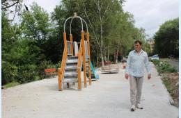 07.08.2024 Новую детскую площадку установили во дворе дома по ул.  Калинина, 1д,  в с. Углекаменск.  | Администрация муниципального округа город Партизанск Приморского края Официальный сайт