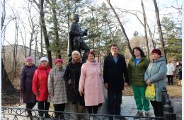 22.11.2023 В сквере Лозового установили статую солдата | Администрация муниципального округа город Партизанск Приморского края Официальный сайт