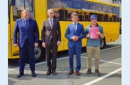 04.09.2023 Спортивная школа Партизанска получила ключи от нового автобуса  | Администрация муниципального округа город Партизанск Приморского края Официальный сайт